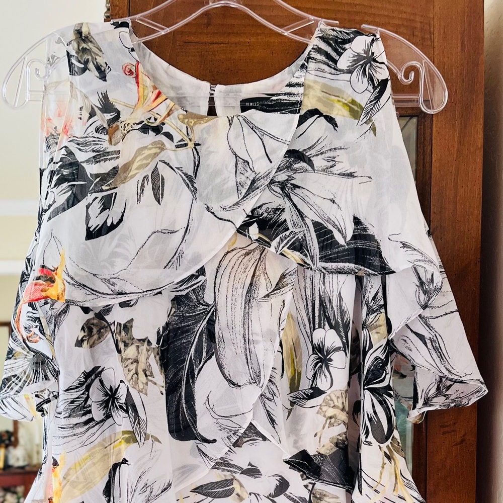 White House Black Market Chiffon Sleeveless Floral Tunic Blouse size medium